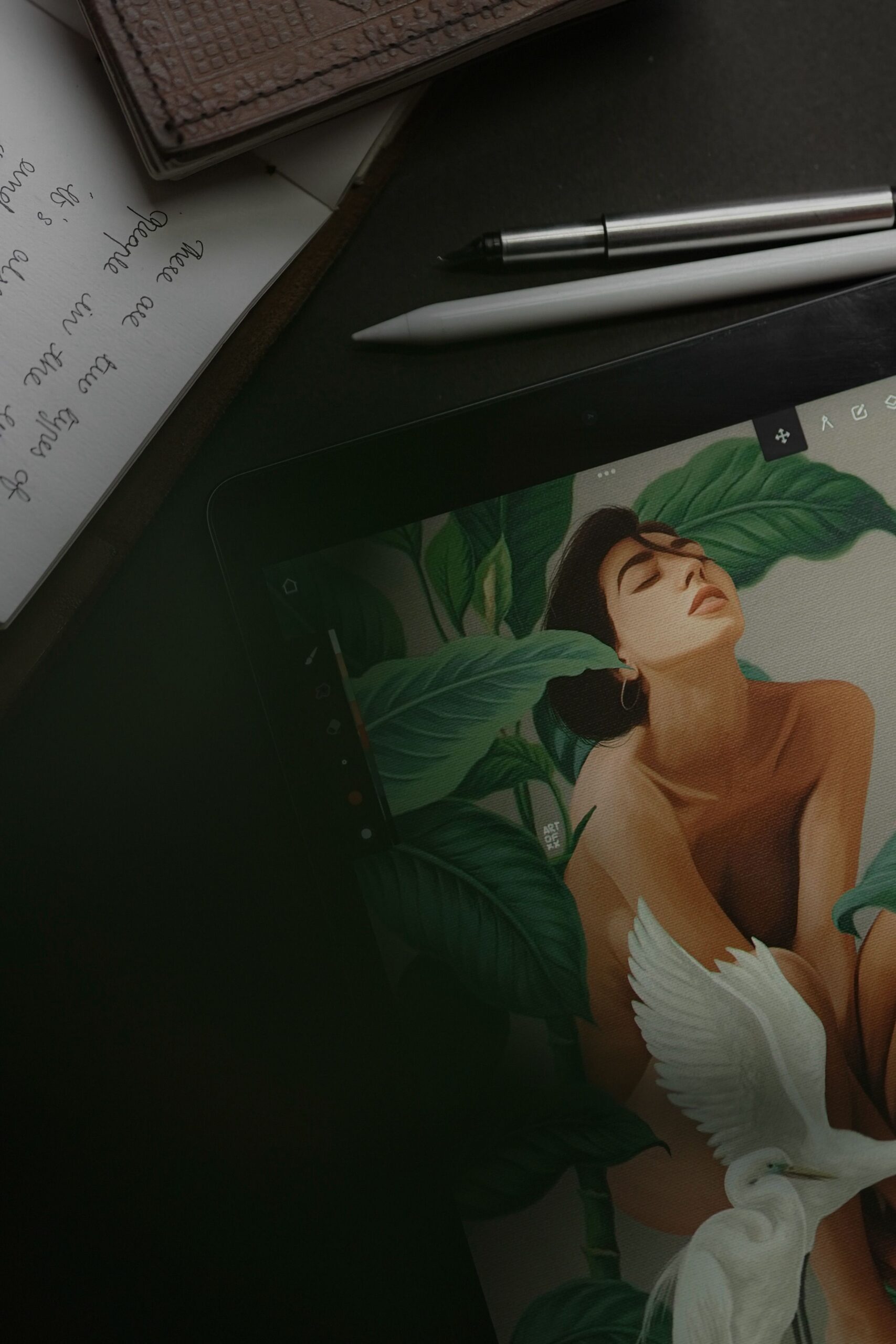 EXPERIENCE & CREATIVE DESIGN